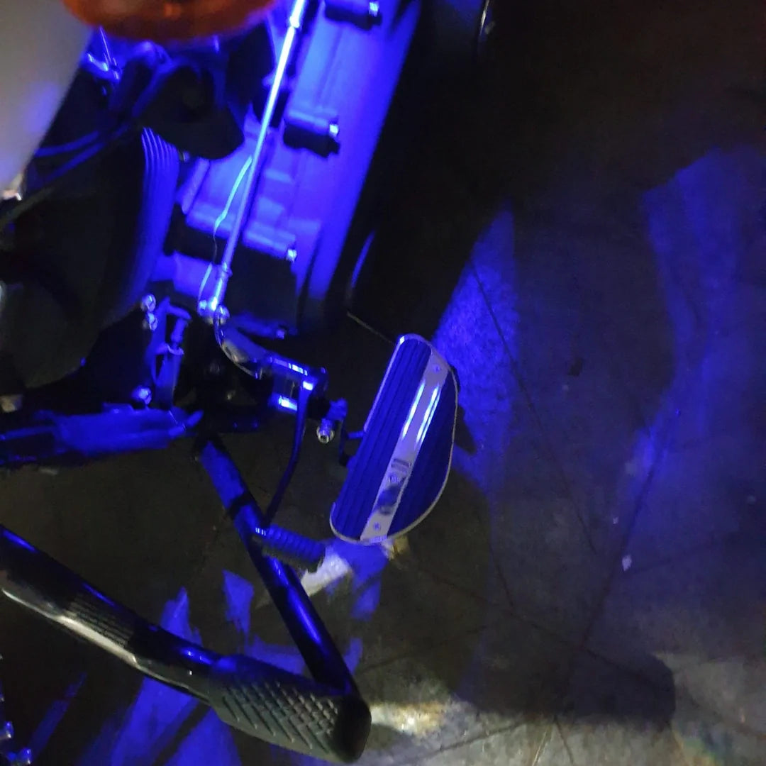 AeeDEA rider footboards illuminated with LED lights