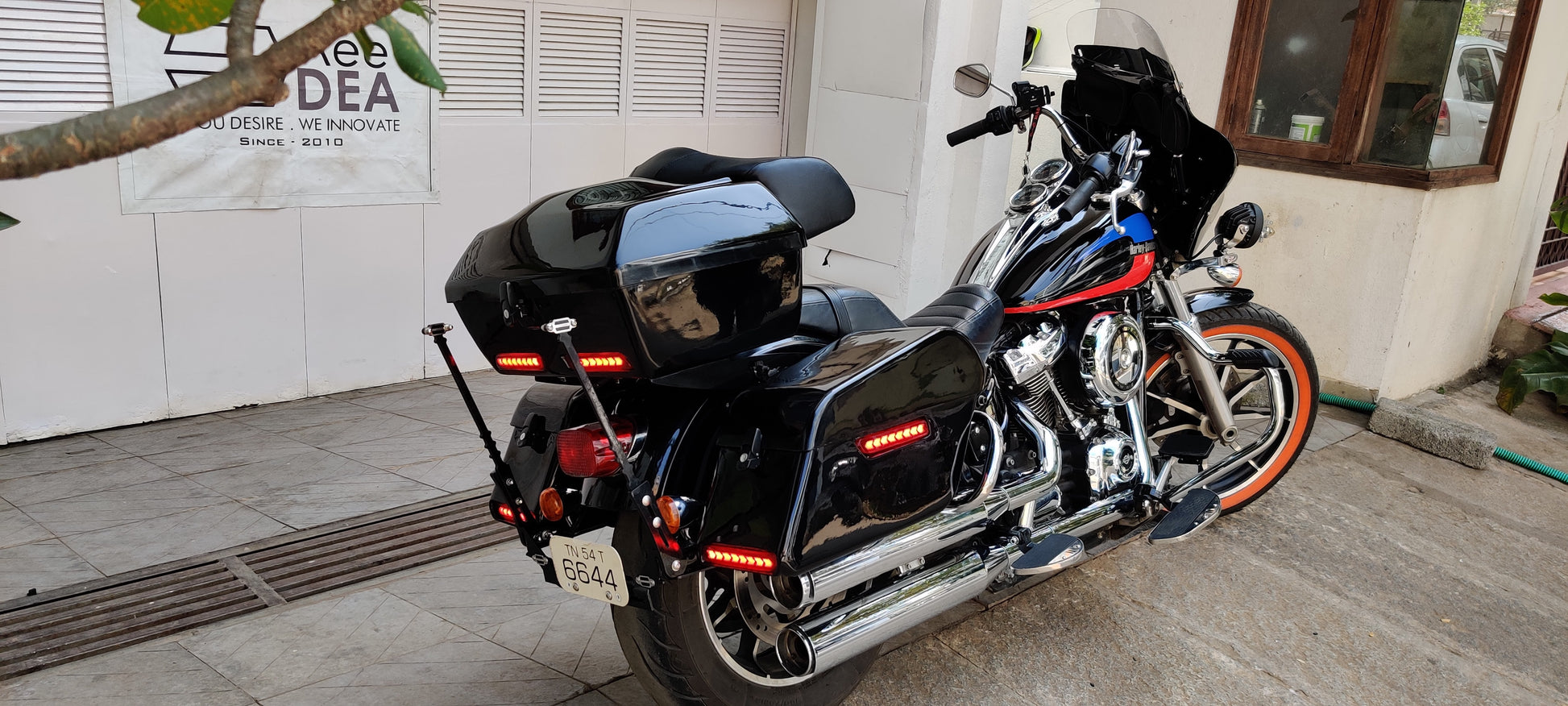 Lockable Harley Low Rider side panniers with secure luggage storage