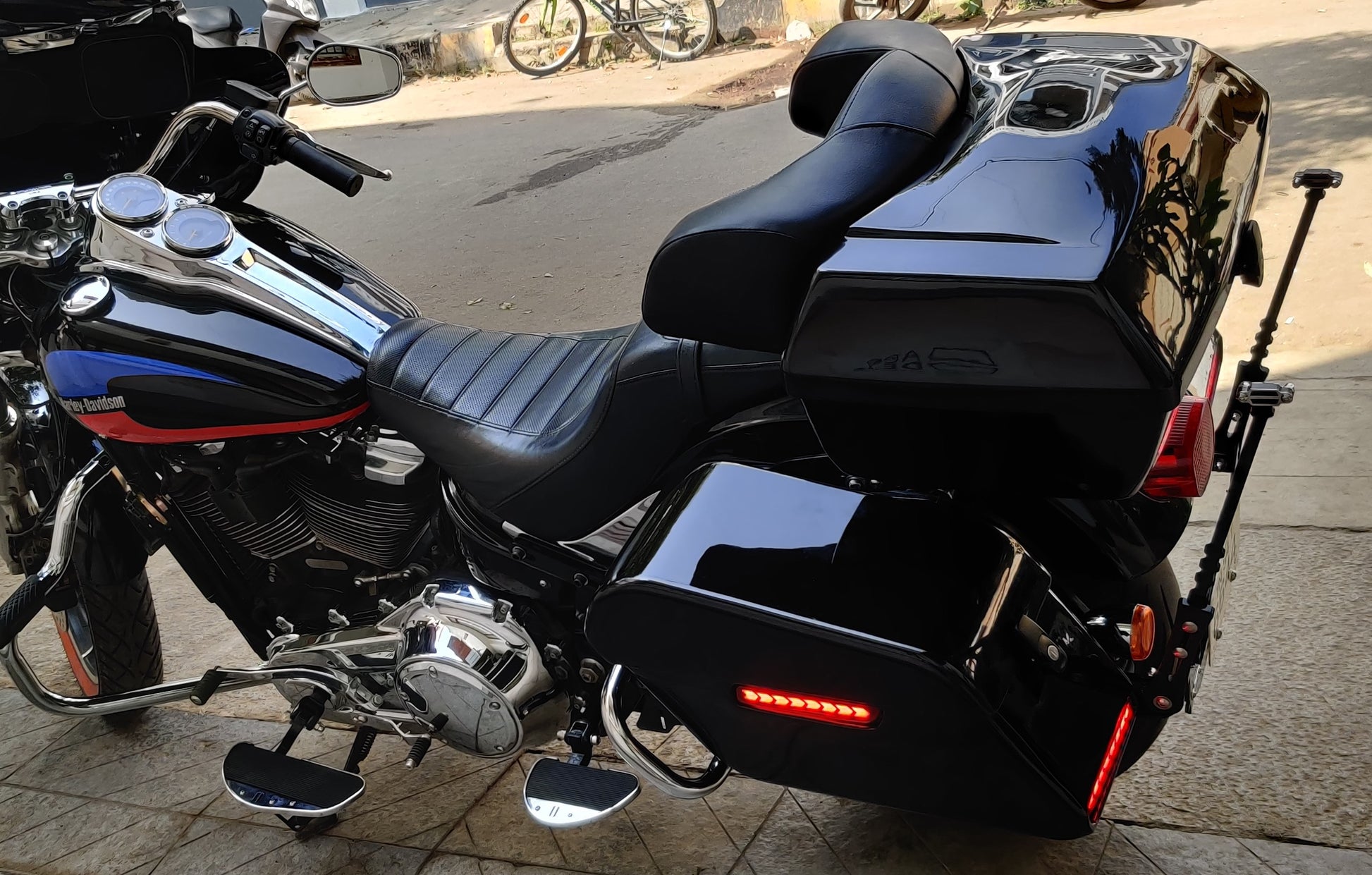Low Rider Side Panniers 2020 mounted on Harley Davidson motorcycle