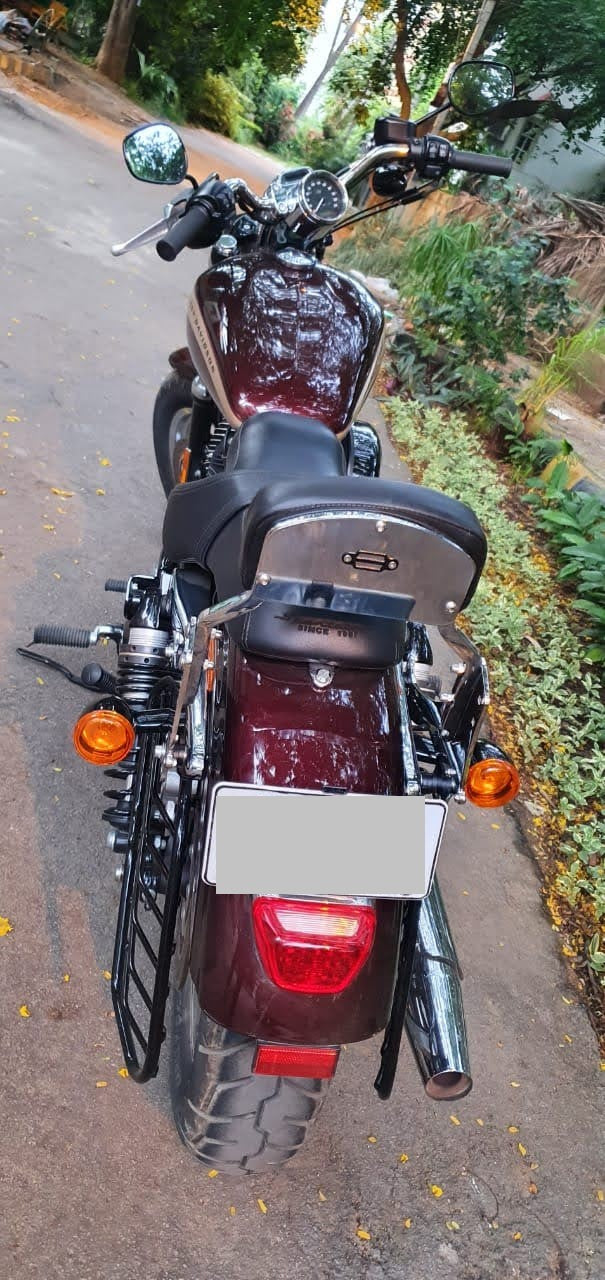 Roadster 1200 – Pillion Backrest – Moulded Backrest Stout and Tall