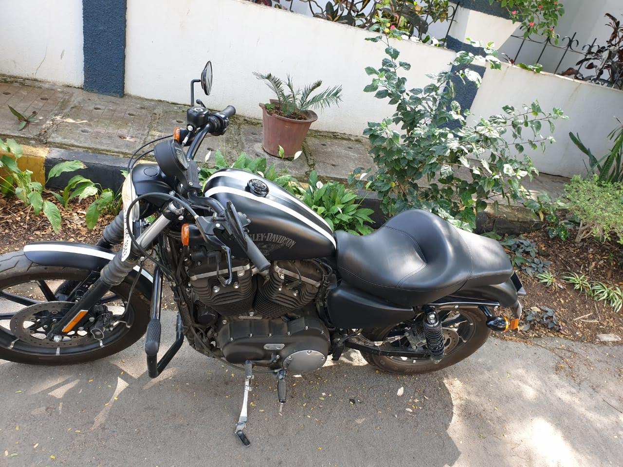 IRON 883 – Full Seat Optional Rider Backrest
