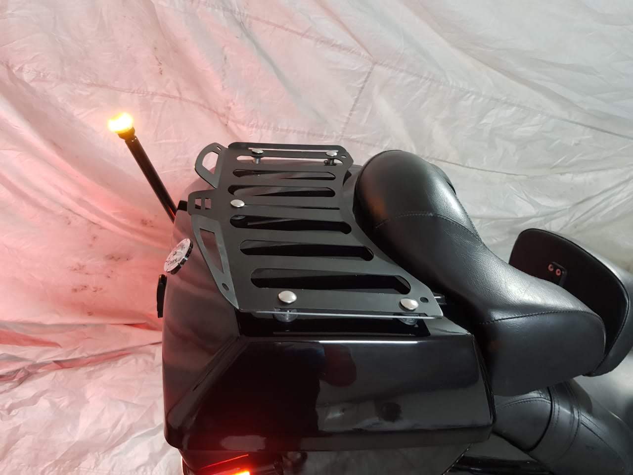 Street Bob 2018 touring top box with upper and lower backrest support