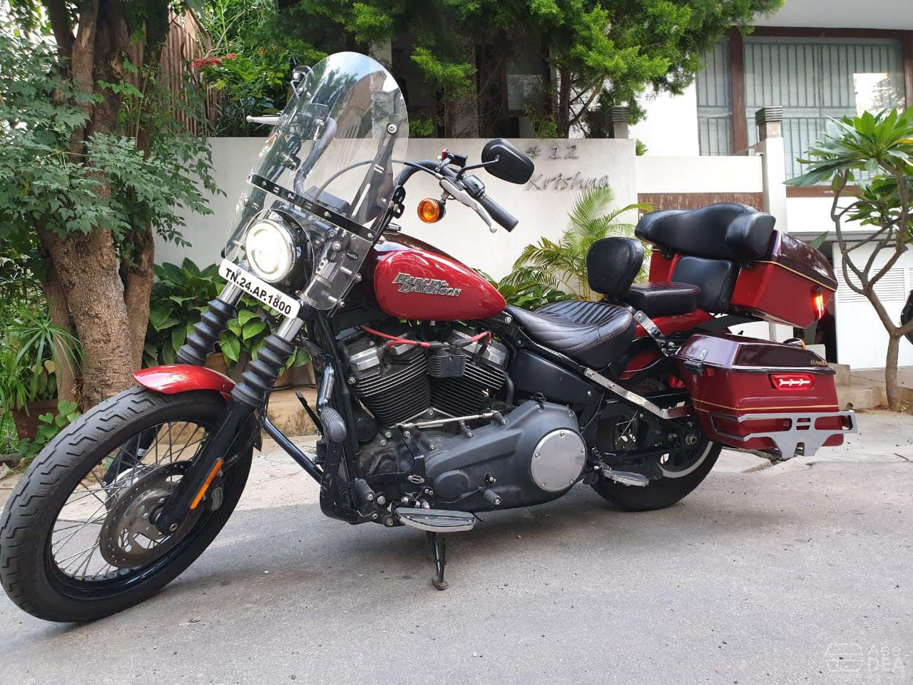 Rear view of Street Bob 2018 touring top box with backrest