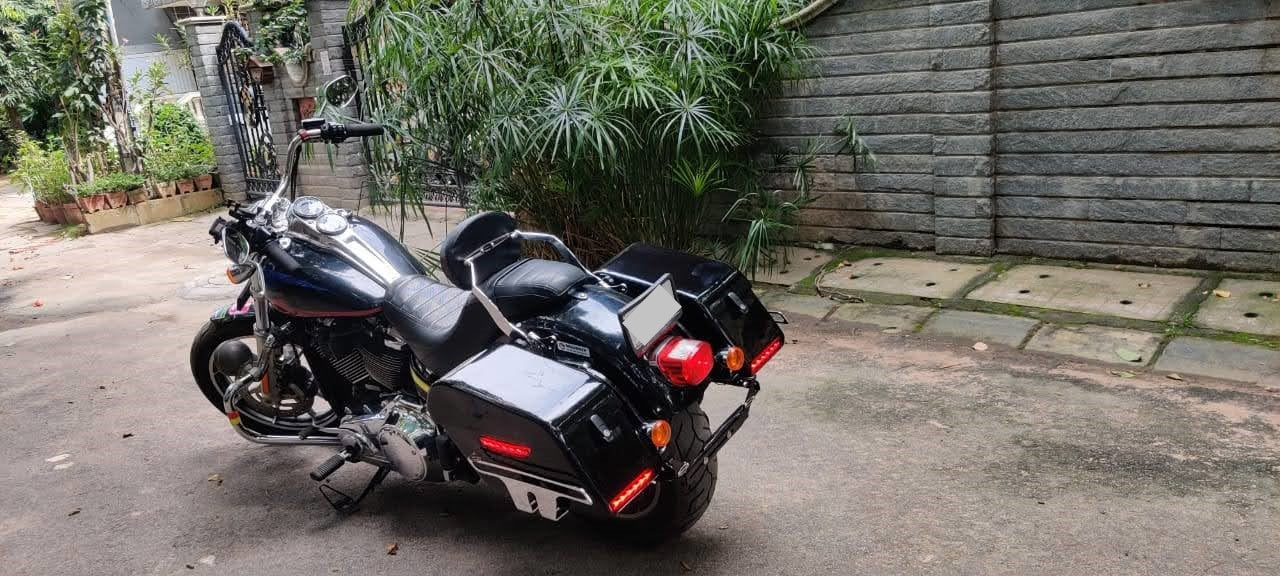 Waterproof Harley Low Rider saddlebags with lockable storage compartments